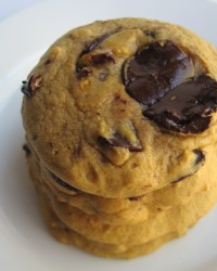 Pumpkin Chocolate Chunk Cookie Soft, chewy, and chocolaty cookie baked with pumpkin and spices!